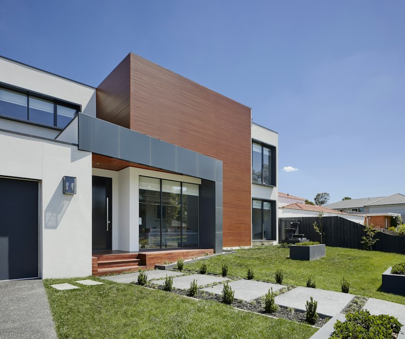 Sliding automatic gates